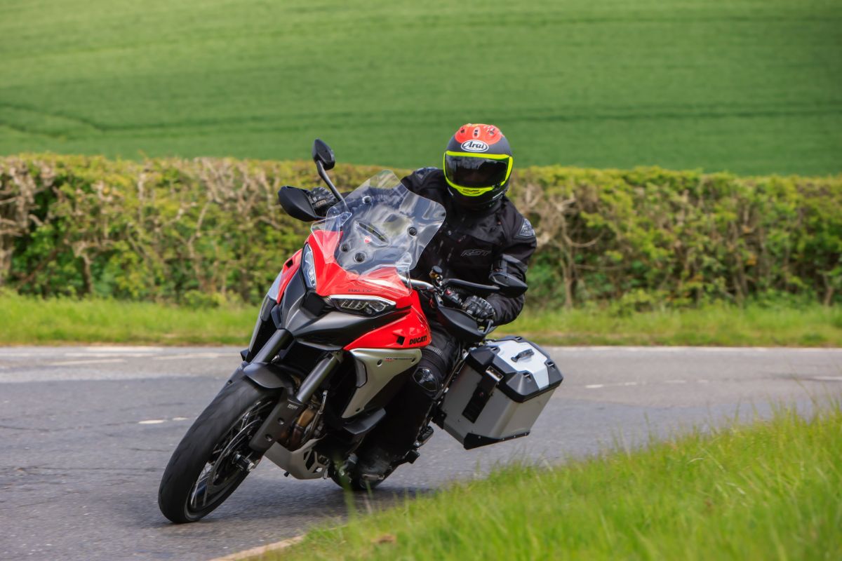 Ducati_Multistrada_Riding_Bend