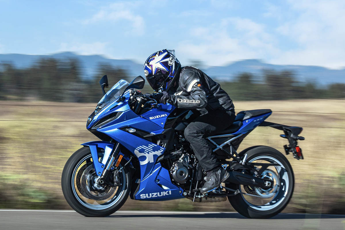 Suzuki_GSX_8R_Rider