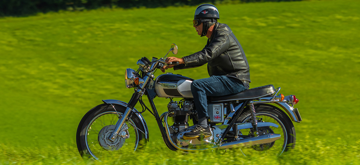 classic-classic-practical-triumph-motorbike.jpg