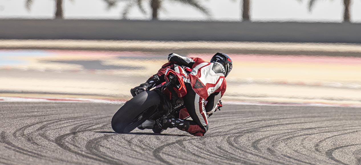 1266_DUCATI-PANIGALE-V4-ACTION_16_UC143816_High.jpg